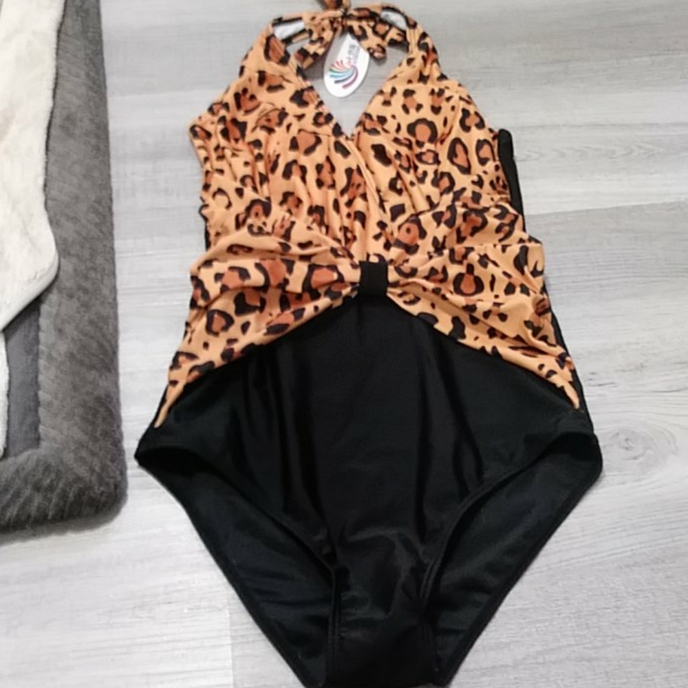 One piece leapord print swimsuit